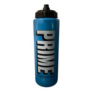 BRAND NEW PRIME SQUEEZABLE WATER BOTTLE. 30 OZ.